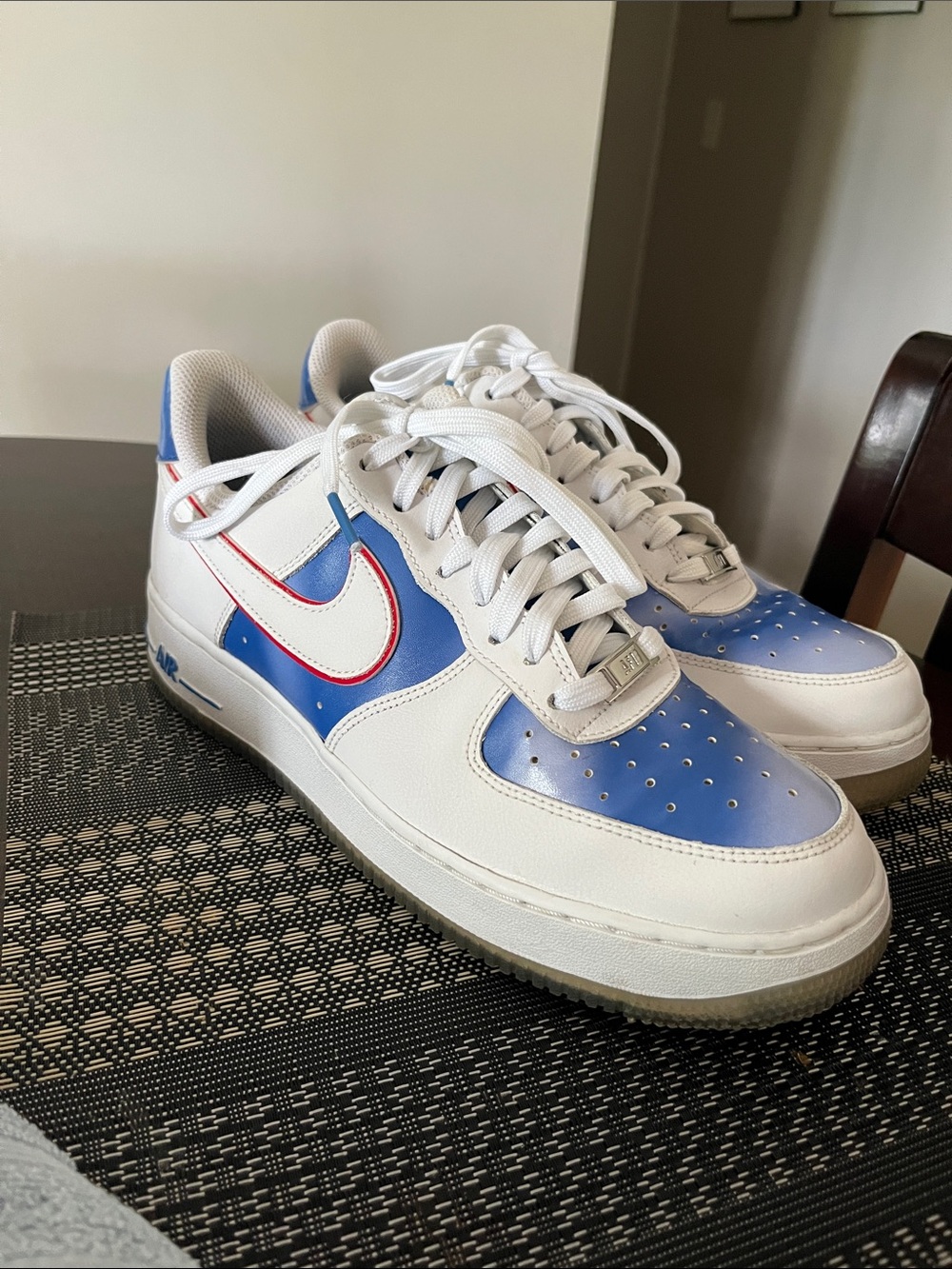 Nike Men's Low-Top Sneakers White/Blue with Red Accent